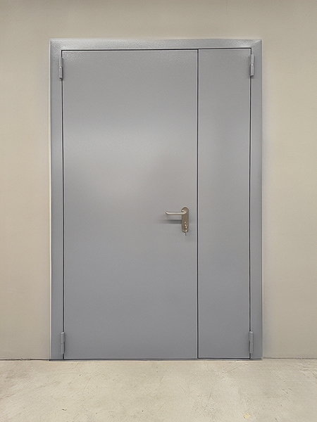 Серая полуторная дверь Серая полуторная дверь