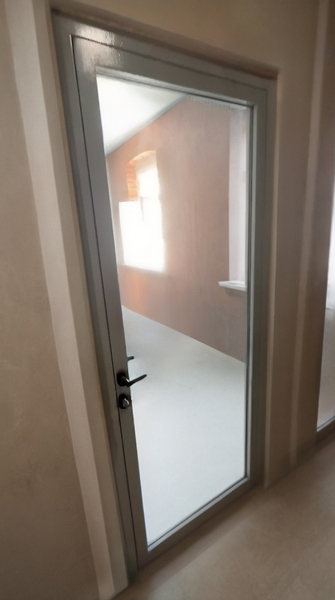 Дверь с максимальным стеклом