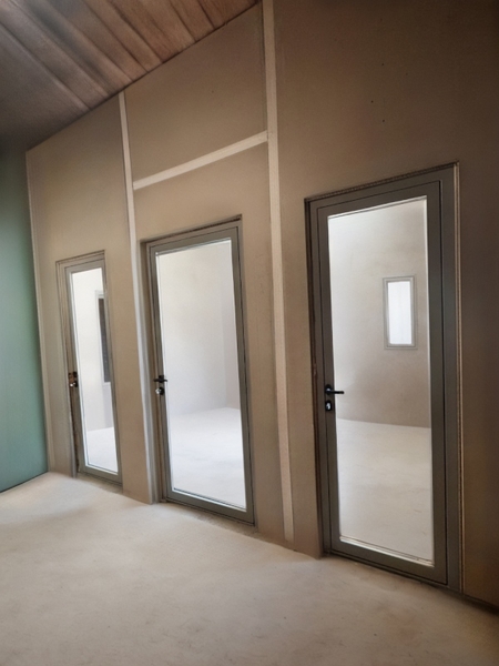 Партия остекленных дверей