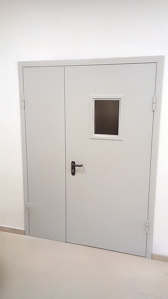 Полуторная дверь со стеклом Полуторная дверь со стеклом