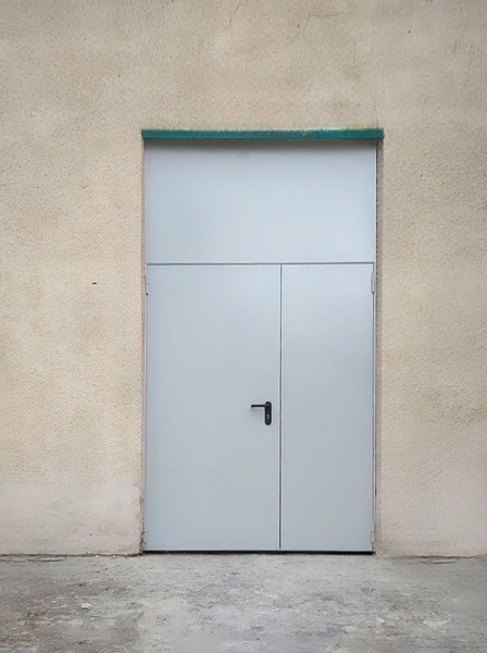 Дверь с глухой верхней вставкой Дверь с глухой верхней вставкой